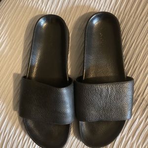 Vince Leather Slide Sandals. Size 10 Black.